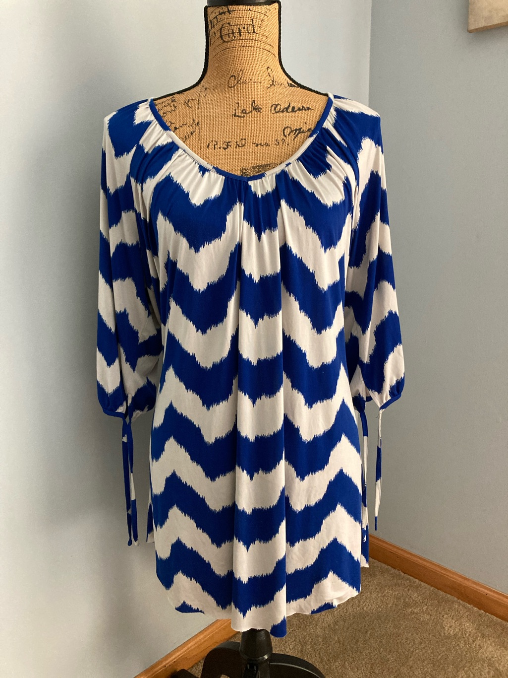T Bags Los Angeles Blue & White Chevron Tunic Top W/ Tie-Sleeve Detail Women 1x
